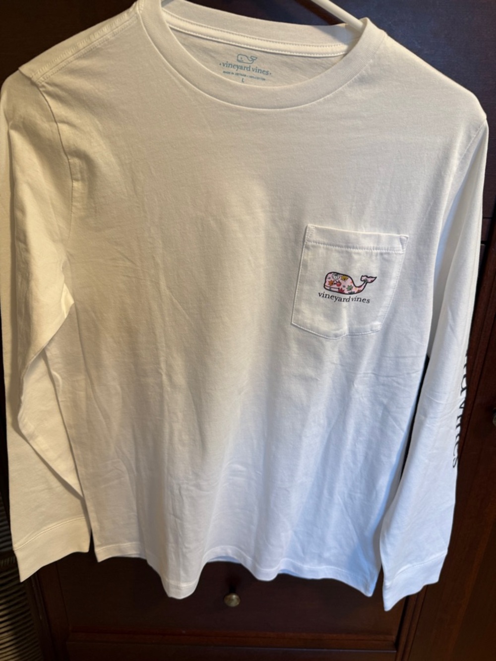 Vineyard Vines White Long-Sleeve Pocket Tee with Embroidered Whale